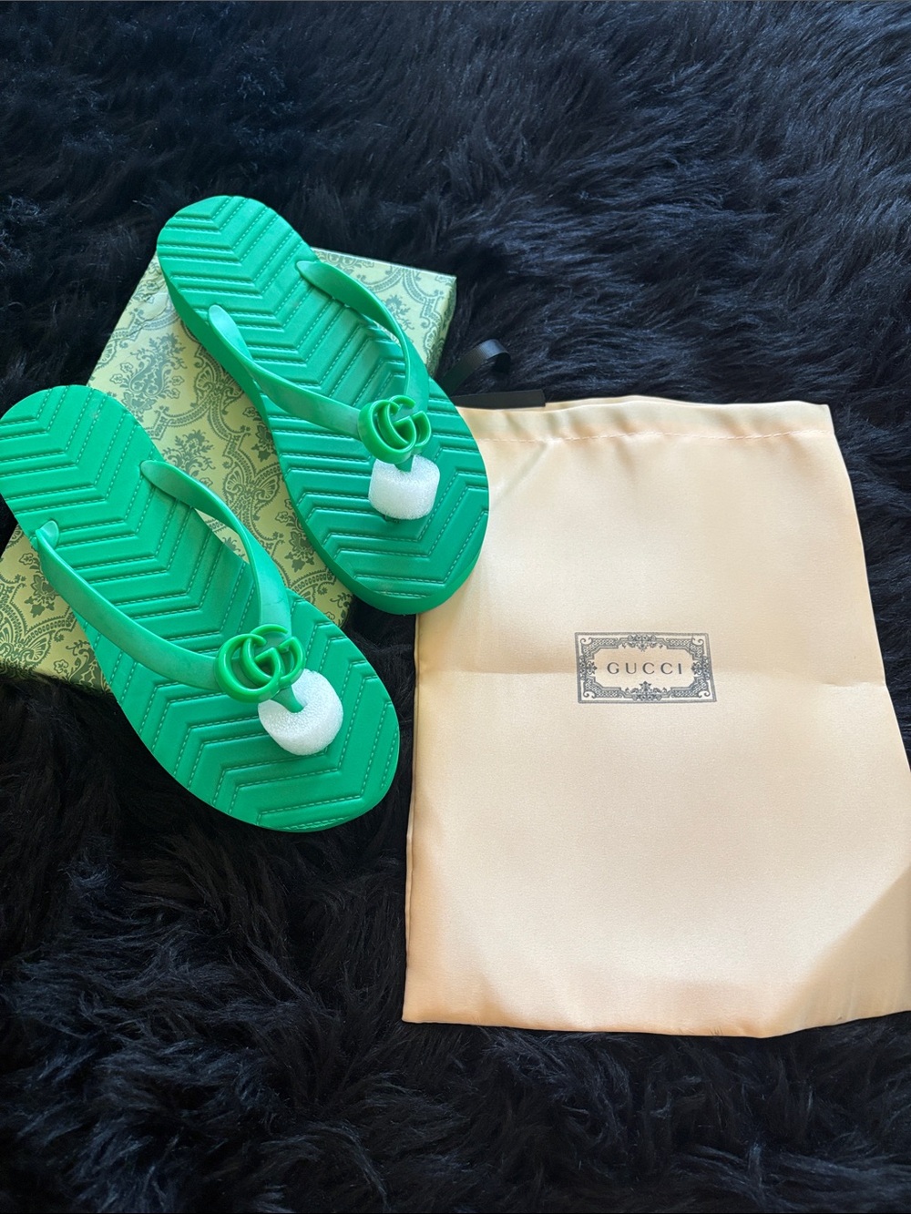 Gucci Emerald Green Rubber GG Thong Sandal - Picture 2 of 5